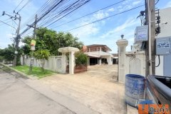 ขาย บ้านเดี่ยว แปลงใหญ่ 159 ตร.ว. ซอยพัฒนาการ 54 หน้ากว้างกว้าง ทำเลทองใกล้รถไฟฟ้าและทางด่วน เหมาะสร้างบ้านในฝันใหม่ หร