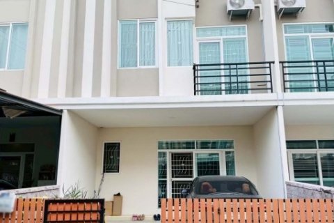 ทาวน์โฮม 2 ชั้น พร้อมอยู่ หมู่บ้านกัสโต้ บางนา-สุวรรณภูมิ ถนนวัดศรีวารีน้อย