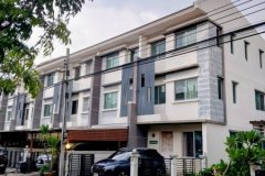 ทาวน์โฮม 3 ชั้นห้องมุม ติดถนนเทพารักษ์ กม.11 เจ้าของขายเอง