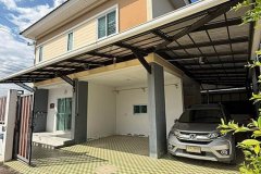 The Living, Ban Chang *** Corner House ***