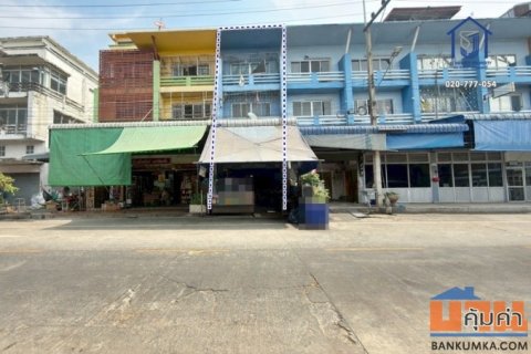 ขายอาคารพาณิชย์ 3.5 ชั้น ถนนคลองหลวง  ซอยเทพกุญชร 13/1ติดตลาดไทยพืชไร่