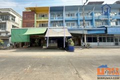 ขายอาคารพาณิชย์ 3.5 ชั้น ถนนคลองหลวง  ซอยเทพกุญชร 13/1ติดตลาดไทยพืชไร่