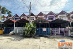 ขายทาวน์เฮ้าส์ หมู่บ้านวโรชา 5 บางบ่อ สมุทรปราการ เนื้อที่ 20 ตร.ว. 2 ชั้น 2 นอน 2 น้ำ