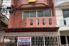 ขายทาวน์เฮาส์ 3 ชั้น ใจกลางเมืองปทุมธานี 27 ตร.ว. บ้านหลังริม วิวริมน้ำ ทำเลดี เดินทางสะดวก
