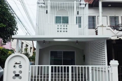 บ้านหลังมุม รีโนเวทใหม่ พร้อมอยู่ หมู่บ้านทรัพย์ดินทอง เทพารักษ์
