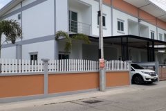 ขายบ้านทาวน์โฮม ปากทางหมู่บ้าน โครงการบ้านสวน บางละมุง 4ทำเลดี ใกล้เมืองพัทยา