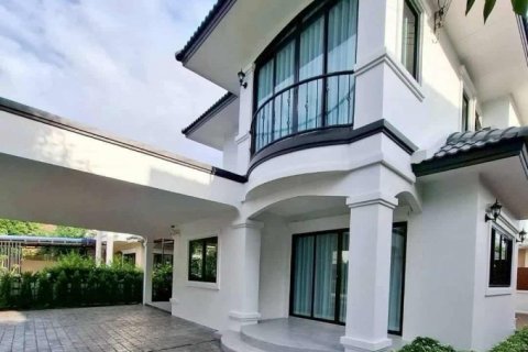 ขายบ้านเดี่ยว 2 ชั้น รีโนเวทใหม่ พร้อมอยู่ ในหมู่บ้าน ลากูนน่าโฮม 5 อ.สันทราย เชียงใหม่