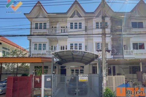 ทาวน์เฮ้าส์ ซอย นาคนิวาส 37 แยก 1-8 ถนน ลาดพร้าว 71 ขายถูก