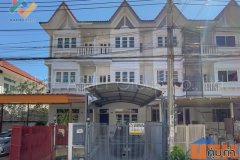 ทาวน์เฮ้าส์ ซอย นาคนิวาส 37 แยก 1-8 ถนน ลาดพร้าว 71 ขายถูก