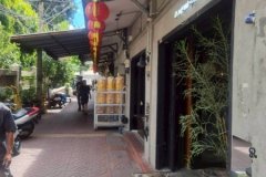 ขายตึกแถว 2 คูหาทรงวาด ติดโรงเรียนเผยอิง ราคาดีมากติดต่อผึ้งรัตติ 061-9419-639