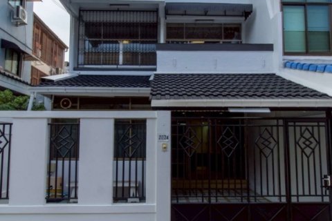 บ้านทาวน์โฮม 3 ชั้นบน “ทำเลที่หาไม่ได้แล้ว” กลางสาทร-เย็นอากาศ-พระราม 4 ซอยศรีบำเพ็ญ