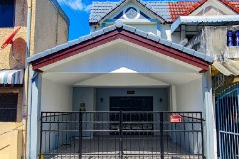 ขาย ทาวน์เฮ้าส์ 2ชั้น ย่านหทัยราษฎร์ มบ.ร่มทิพย์ ถ.หทัยราษฎร์33 เดินทางง่าย ใกล้สิ่งอำนวยความสะดวกครบ รีโนเวทใหม่ พร้อมอ