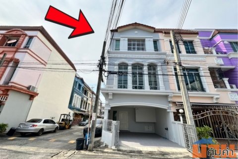 บ้านติดถนนศรีนครินทร์ บ้านกลางเมือง บริติช ศรีนครินทร์ ทาวน์โฮม 3 ชั้น ราคาถูกสุด หลังมุม