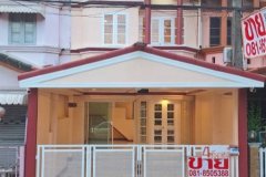ขายทาวน์เฮ้าส์  หมู่บ้านทาวน์แอนด์คันทรี หนองจอก รีโนเวทใหม่ทั้งหลัง พร้อมอยู่