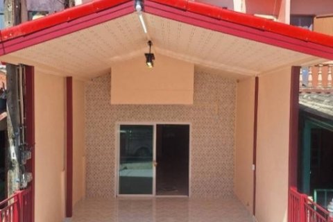 ขายถูก ทาวน์เฮ้าส์ 2 ชั้น ชุมชนประชาสำราญ หนองจอก รีโนเวทใหม่หมดทั้งหลัง