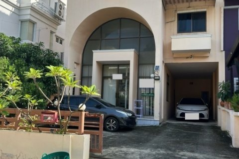 ขายโฮมออฟฟิศ 4 ชั้น ซอยกรุงเทพกรีฑา 15 ทำเลดี ใกล้ทางด่วนและรร.นานาชาติ