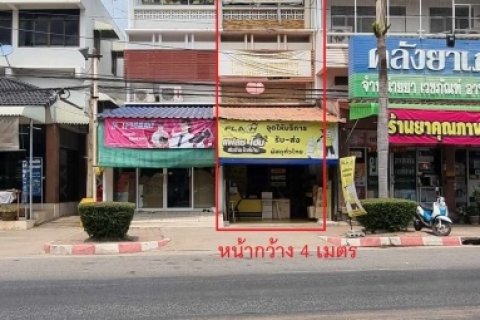 ขายตึก 3 ชั้นครึ่ง 1 คูหาติดริมถนนใหญ่สายหลัก ในชุมชนเขตเทศบาลโพธิ์ทอง มีพื้นที่ด้านหลังให้ใช้สอยเยอะ ต.อ่างแก้ว อ.โพธิ์