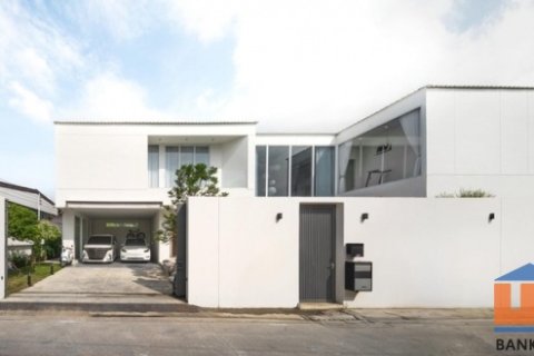 ขายบ้านเดี่ยวโมเดิร์น  สไตล์อบอุ่น แต่งสวย ใกล้ mrt ลาดพร้าว