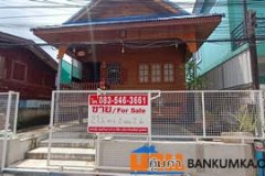 ขายบ้านไม้ทรงไทย พร้อมที่ดิน 21.6 ตร.ว. ราคาขาย 1.6 ล้านบาท หลังโรงเรียนวัดโสธรวราราม