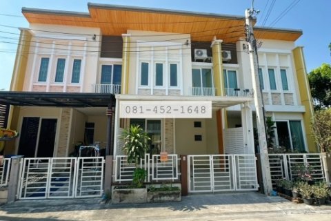 ขายทาวน์โฮม 2 ชั้น สไตล์อังกฤษ โครงการโกลเด้น ทาวน์ เฉลิมพระเกียรติ-สวนหลวง ทำเลทองเดินทางสะดวกสบาย