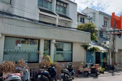 ขายทาวน์เฮ้าส์ 3 ชั้น 75 ตร.ว. 500 ตร.ม. อยู่ในบริษัทการบินไทย สำนักงานใหญ่ ย่านวิภาวดีรังสิต จตุจักร เหมาะแก่การ ทำธุรก