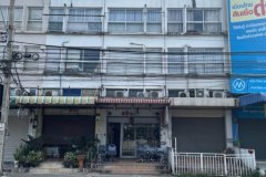 ขายถูกด่วน ตึกแถว 3.5 ชั้น ทำเลดี ริมถนนแบริ่ง(สุขุมวิท107) ใกล้โรงเรียนเซนต์โยเซฟบางนา จังหวัดสมุทรปราการ