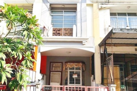 S 0016 ขายด่วน ทาวน์โฮมแถวอ่อนนุช80 พัฒนาการ บ้านเปล่าเหมาะสำหรับทำรีโนเวทเพื่ออยู่อาศัยเอง ทำเลดีมาก