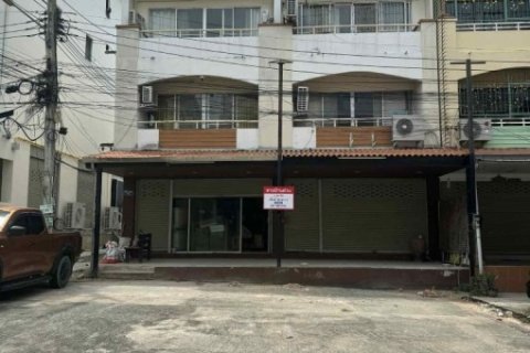 ขายอาคารพาณิชย์ 3 ชั้น 2 คูหาติด หลังมุม ทำเลดี เดินทางสะดวก อำเภอบางละมุง จังหวัดชลบุรี