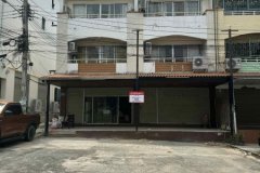 ขายอาคารพาณิชย์ 3 ชั้น 2 คูหาติด หลังมุม ทำเลดี เดินทางสะดวก อำเภอบางละมุง จังหวัดชลบุรี