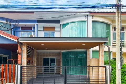 ขาย ทาวน์เฮ้าส์ 2ชั้น ย่านฉลองกรุง ลาดกระบัง 3ห้องนอน รีโนเวทใหม่ มบ.ราชพฤกษ์ ถ.ฉลองกรุง61 ใกล้สนามบินสุวรรณภูมิ พร้อมอย