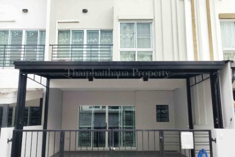 ทาวน์เฮ้าส์รีโนเวทใหม่ หมู่บ้าน ซิตี้เซนส์ บางนา กม.10 ซอยมหาชัย ใกล้เมกะ บางนา