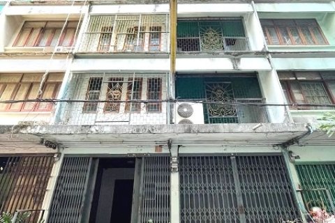 ขายอาคารพาณิชย์4ชั้น2คูหาเขตพระนครใกล้ถนนพระเมรุ เนื้อที่24ตรว สามารถทำเป็นHostel หรือหอพัก ได้เลยมี มี6ห้องนอนใหญ่ 4 ห