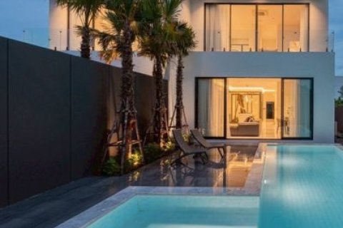 พูลวิลล่าส่วนตัว สไตล์โมเดิร์น ROWENA  โซนหางดง พร้อมคอร์ทยาร์ดกลางบ้าน ใกล้แยกราชพฤกษ์เพียง 4 นาที