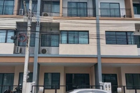 ขายทาวน์โฮม 3 ชั้น หมู่บ้านซิตี้พลัส หนองจอก 3 ห้องนอน 3 ห้องน้ำ ถ.ผดุงพันธ์ ติดตลาดสดหนองจอก ราคาถูกในย่านนี้