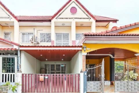 ทาวน์เฮ้าส์รีโนเวทใหม่ เค.ซี. คู่สร้าง วิลล่า สวยสะอาดน่าอยู่ ราคาเบาๆ คุณภาพสุดคุ้ม