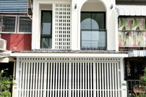 ทาวน์เฮ้าส์รีโนเวทใหม่ ซอยเสนานิคม 1 ลาดปลาเค้า ลาดพร้าว กรุงเทพฯ