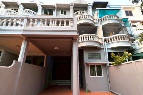 Storey Townhome for Rent in the Heart of Thonglor — Ideal for Living or Home Office | Near BTS Ekkamai | THB 80,000 per