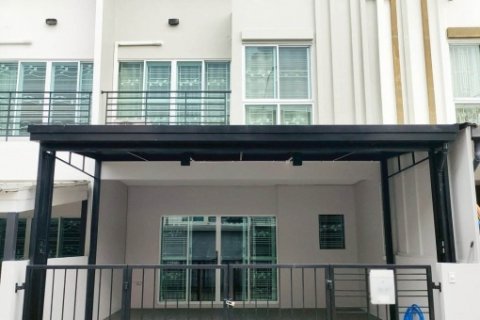 ทาวน์เฮ้าส์ 2 ชั้น ม. ซิตี้เซนส์ บางนา รีโนเวทใหม่ พร้อมอยู