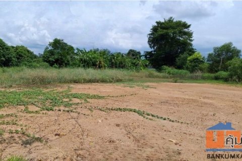 ขายที่ถมแล้ว ขายถูก ใกล้ถนนทางหลวง 3025 ( ท่าข้าม-สระสี่เหลี่ยม ) เนื้อที่  200  ตรว. ต.ท่าข้าม อ.พนัสนิคม จ.ชลบุรี