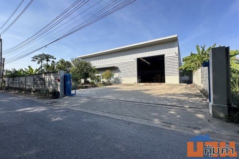 ให้เช่าและขายโกดังStand Alone กรุงเทพกรีฑาซอย 37 เนื้อที่ใช้สอยโกดัง 810 ตรม มีรั้วกำแพงล้อมรอบ ที่ดินขนาด 1ไร่  พร้อม1