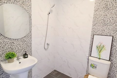 ขายบ้านแฝด 2 ชั้น อมรทรัพย์ ซ.6 ฝั่งสั้น เนื้อที่ 23.1 ตรว. มี 2 ห้องนอน 2ห้องน้ำ 1ห้องครัว รีโนเวทใหม่