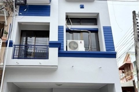 ให้เช่าทาวน์โฮม 3 ชั้น รัชดา - เหม่งจ๋าย ใช้สอย 300 ตรม 3 ห้องนอน3 ห้องน้ำ 4 แอร์ ใกล้แยกเหม่งจ๋าย มีแอร์ทั้งหลัง ขนาด