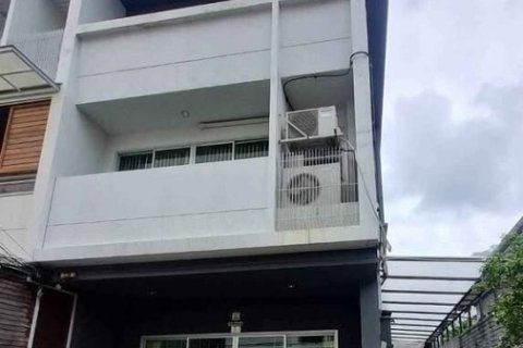 ให้เช่า โฮมออฟฟิศ3 ชั้นรัชดาภิเษกใกล้ MRT รัชดา ใช้สอย 250 ตรม 6 ห้อง4 ห้องน้ำ6 แอร์ 2 ที่จอดรถ เฟอร์นิเจอร์ ขนาดพื้น