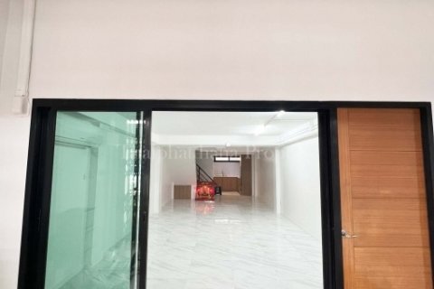 ให้เช่า( For Rent)อาคาร 5 ชั้น ใจกลางกรุงเทพฯ (พระโขนง) ซอยสุขุมวิท 46 พร้อมที่จอดรถ