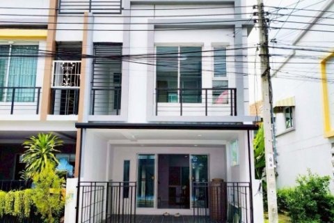 หมู่บ้าน อาร์ เค พาร์ค หทัยราษฎร์ หลังมุม รีโนเวทใหม่พร้อมอยู่