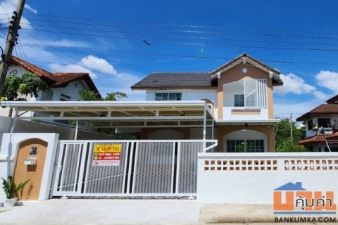 ขายบ้านเดี่ยว 2 ชั้น หมู่บ้านแฮปปี้เพลส 2 ซอยฉลองกรุง 23 เนื้อที่ 64 ตรว. มี 3ห้องนอน 2 ห้องน้ำ มีครัว โรงจอดรถ
