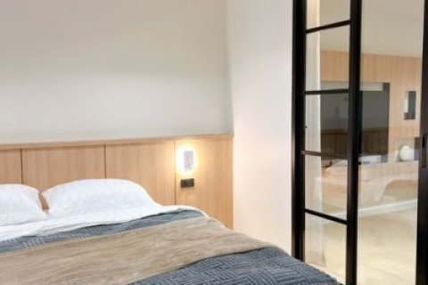 ศรีธนาคอนโด 2 ห้องรีโนเวทใหม่ ตกแต่งหรู ฟังก์ชั่นครบ ใกล้ ถ.นิมมาน MAYA