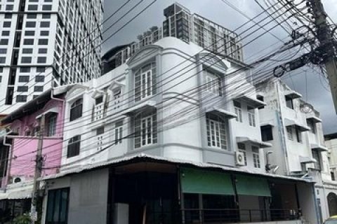 ขายโฮมออฟฟิศ 3 ชั้นหลังมุม 320 ตรม. พระราม9 ซอย11 สภาพดี เหมาะทำออฟฟิศ ครัวกลาง