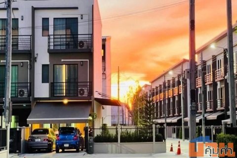 ให้เช่าและขายทาวน์โฮม 3 ชั้นหลังมุม 3 ห้องนอน บ้านกลางเมือง ศรีนครินทร์ - อ่อนนุช ซอยอ่อนนุช 70-1 เฟอร์พร้อมอยู่ ใกล้ตลา