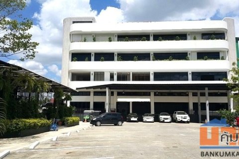 ให้เช่าพื้นที่สำนักงานชั้น 2และชั้น3 ใกล้เซ็นทรัลลาดพร้าว พื้นที่แต่ละห้อง155ตรม มีลิฟท์ มีห้องประชุม จดทะเบียนบริษัทได้